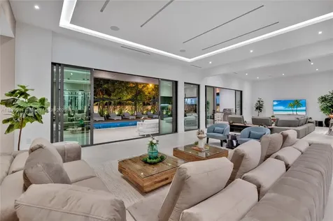 2110 NE 197th Terrace Miami FL 33179