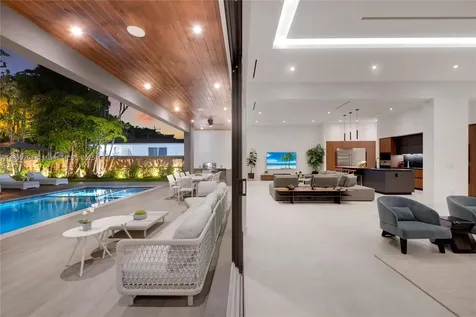 2110 NE 197th Terrace Miami FL 33179