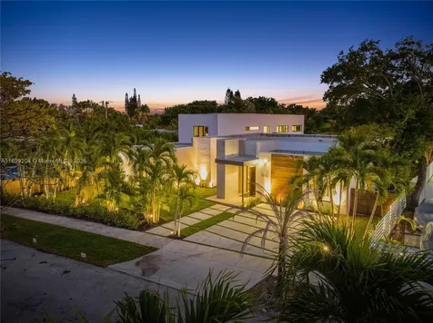 2110 NE 197th Terrace Miami FL 33179