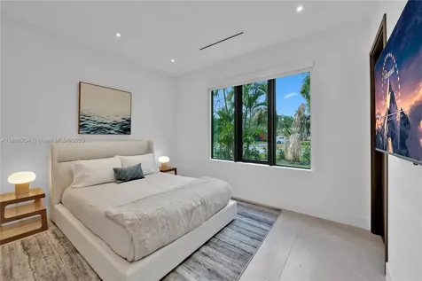 2110 NE 197th Terrace Miami FL 33179