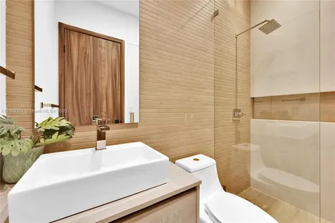 2110 NE 197th Terrace Miami FL 33179