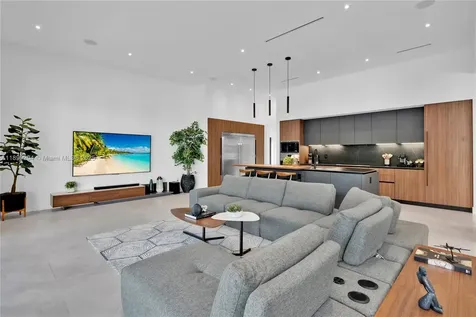 2110 NE 197th Terrace Miami FL 33179
