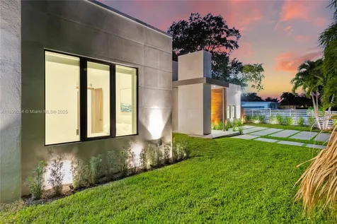 2110 NE 197th Terrace Miami FL 33179