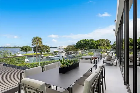 790 Lake Road Miami FL 33137