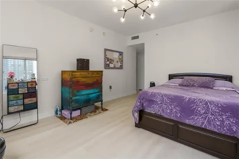 253 NE 2nd Street Miami FL 33132