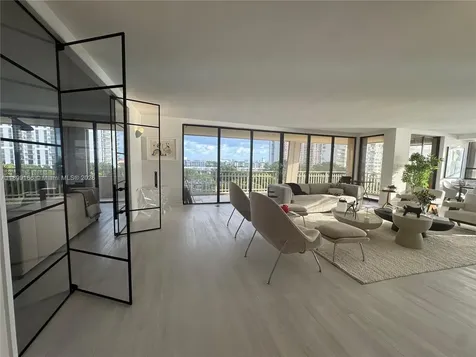 11113 Biscayne Boulevard Miami FL 33181