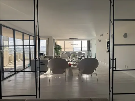 11113 Biscayne Boulevard Miami FL 33181