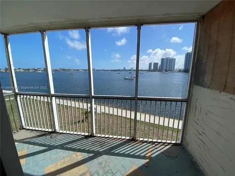 2920 Point East Drive Aventura FL 33160