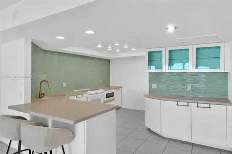 2425 Presidential Way West Palm Beach FL 33401