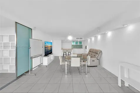 2425 Presidential Way West Palm Beach FL 33401