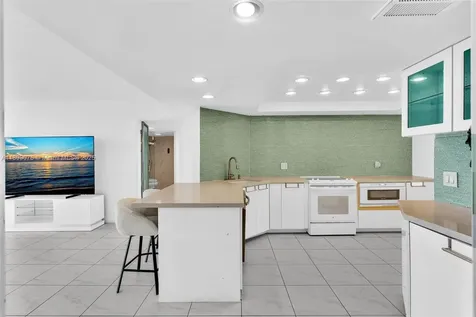 2425 Presidential Way West Palm Beach FL 33401