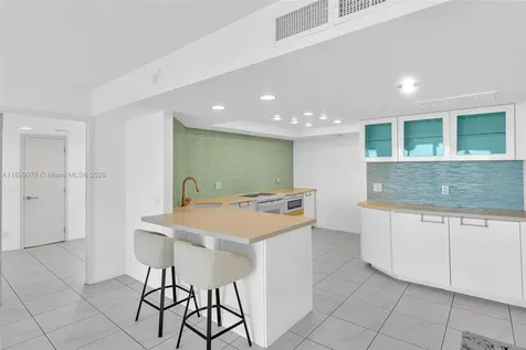 2425 Presidential Way West Palm Beach FL 33401