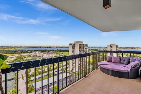2425 Presidential Way West Palm Beach FL 33401