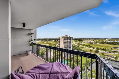 2425 Presidential Way West Palm Beach FL 33401