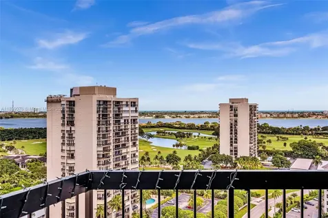 2425 Presidential Way West Palm Beach FL 33401