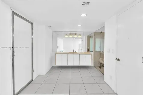 2425 Presidential Way West Palm Beach FL 33401