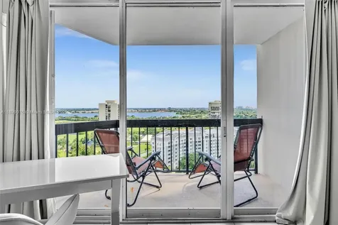 2425 Presidential Way West Palm Beach FL 33401