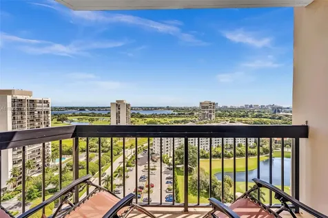 2425 Presidential Way West Palm Beach FL 33401