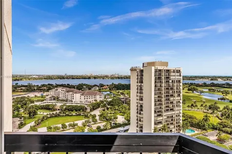 2425 Presidential Way West Palm Beach FL 33401