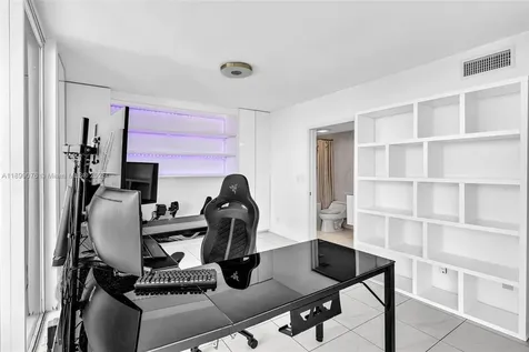 2425 Presidential Way West Palm Beach FL 33401