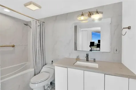 2425 Presidential Way West Palm Beach FL 33401