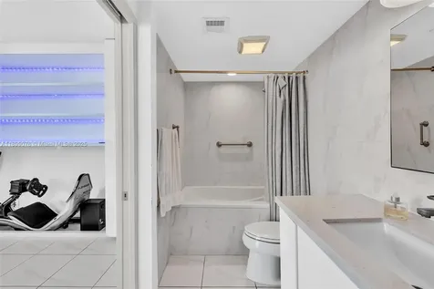2425 Presidential Way West Palm Beach FL 33401