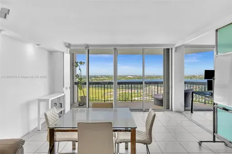2425 Presidential Way West Palm Beach FL 33401
