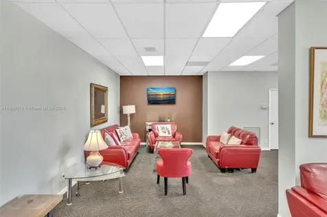2425 Presidential Way West Palm Beach FL 33401