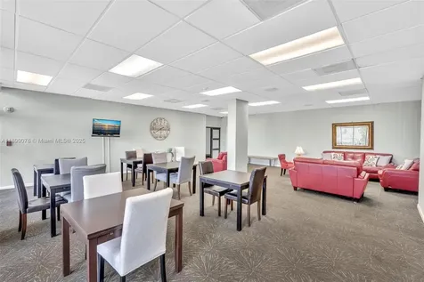 2425 Presidential Way West Palm Beach FL 33401