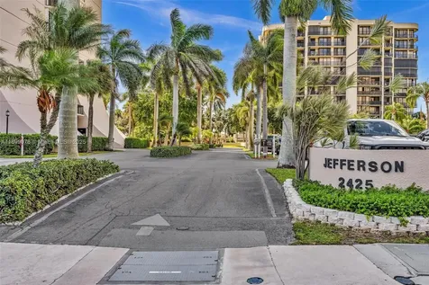 2425 Presidential Way West Palm Beach FL 33401