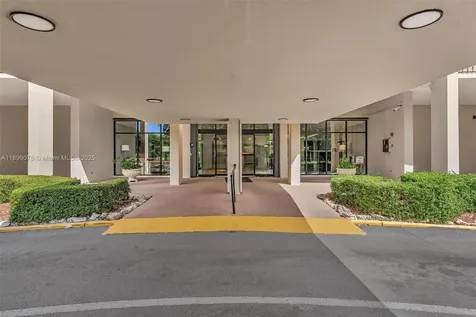 2425 Presidential Way West Palm Beach FL 33401
