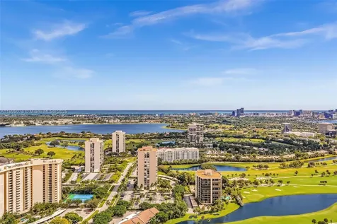 2425 Presidential Way West Palm Beach FL 33401