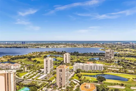 2425 Presidential Way West Palm Beach FL 33401