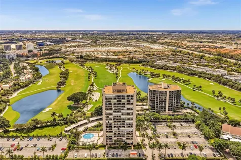 2425 Presidential Way West Palm Beach FL 33401