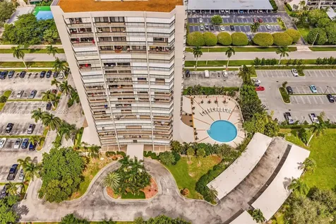 2425 Presidential Way West Palm Beach FL 33401