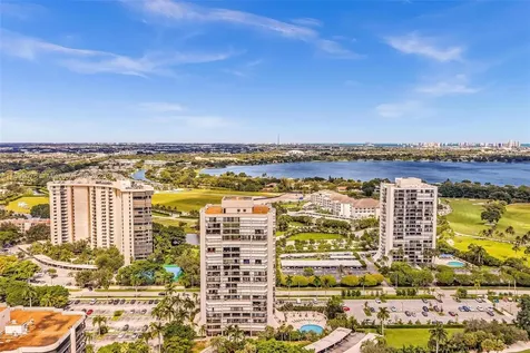 2425 Presidential Way West Palm Beach FL 33401