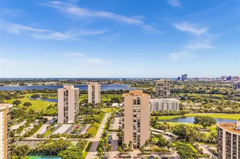 2425 Presidential Way West Palm Beach FL 33401