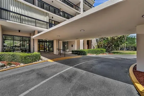 2425 Presidential Way West Palm Beach FL 33401