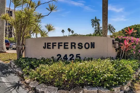 2425 Presidential Way West Palm Beach FL 33401