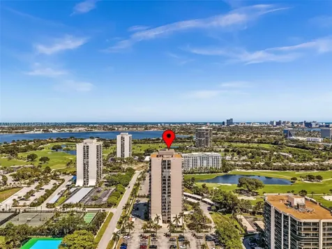 2425 Presidential Way West Palm Beach FL 33401