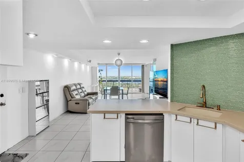 2425 Presidential Way West Palm Beach FL 33401