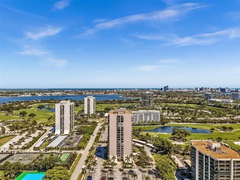 2425 Presidential Way West Palm Beach FL 33401