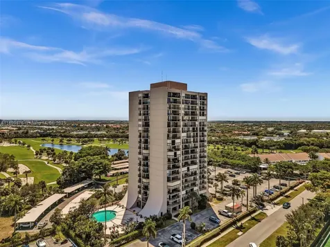 2425 Presidential Way West Palm Beach FL 33401