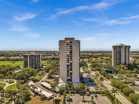 2425 Presidential Way West Palm Beach FL 33401