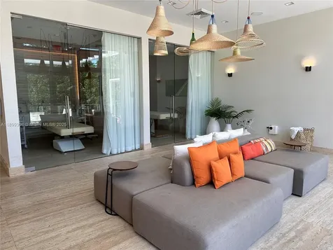 16385 Biscayne Boulevard North Miami Beach FL 33160