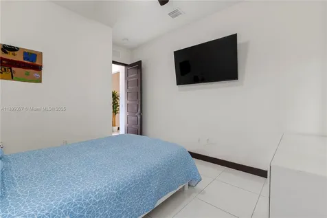 8975 NW 161st Terrace Miami Lakes FL 33018