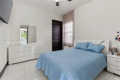 8975 NW 161st Terrace Miami Lakes FL 33018