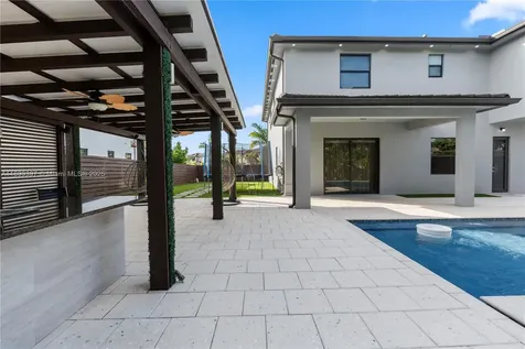 8975 NW 161st Terrace Miami Lakes FL 33018