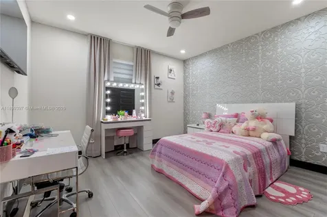 8975 NW 161st Terrace Miami Lakes FL 33018