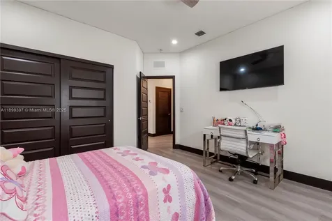 8975 NW 161st Terrace Miami Lakes FL 33018